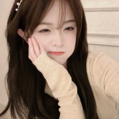 圆月映花都